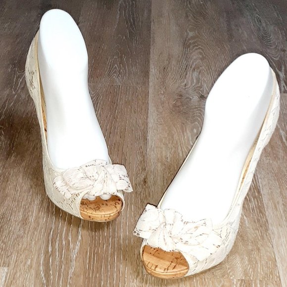 Christian Siriano Beige Lace Over Nude Fabric Heel - Picture 1 of 7
